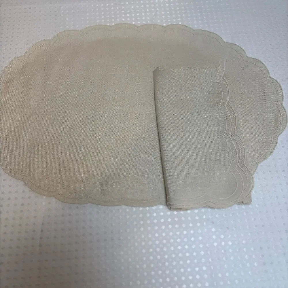 Vintage Ivory Cream Scalloped Placemats and Napkins Setting for 6
